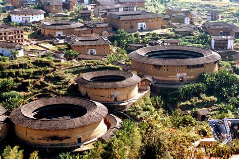 如何參觀華安土樓：在探索這座古建築之際，我們不妨思考它與現代城市發展之間的對話。